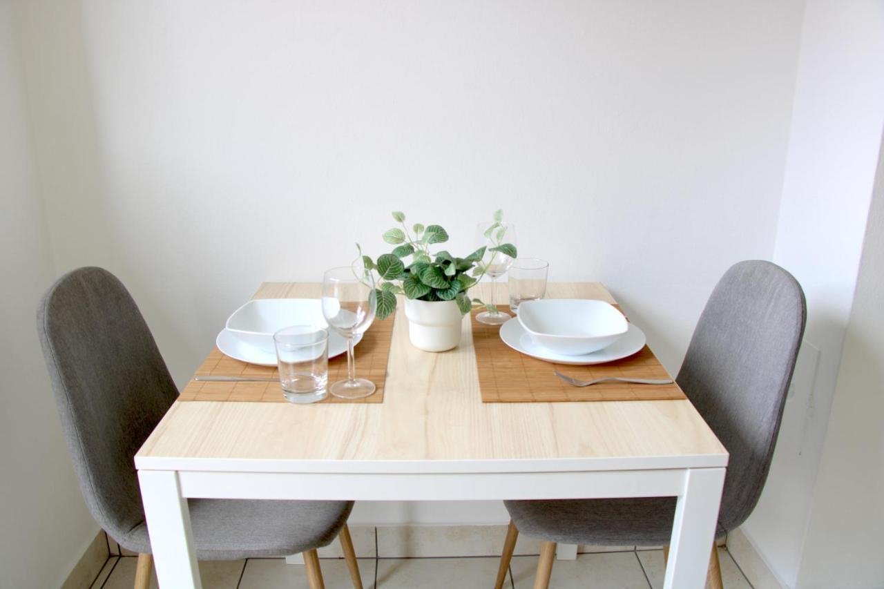 Cozy Apartment With Free Parking & Close To Lake Лугано Екстериор снимка