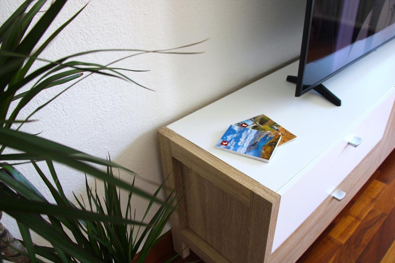 Cozy Apartment With Free Parking & Close To Lake Лугано Екстериор снимка